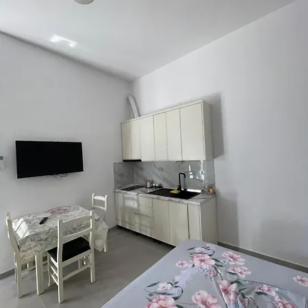 Elena's In Golem Beach Apartment